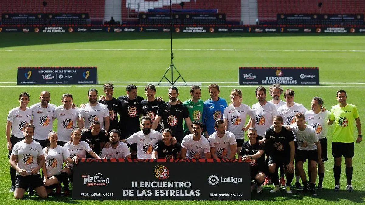 Juegan en favor de Ucrania estrellas de La Liga española de futbol